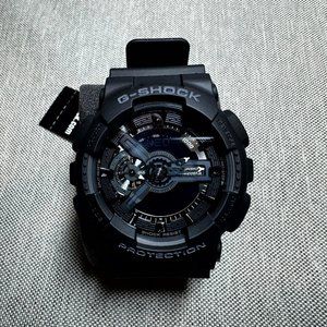 Casio G-Shock GA110-1B NWT and box